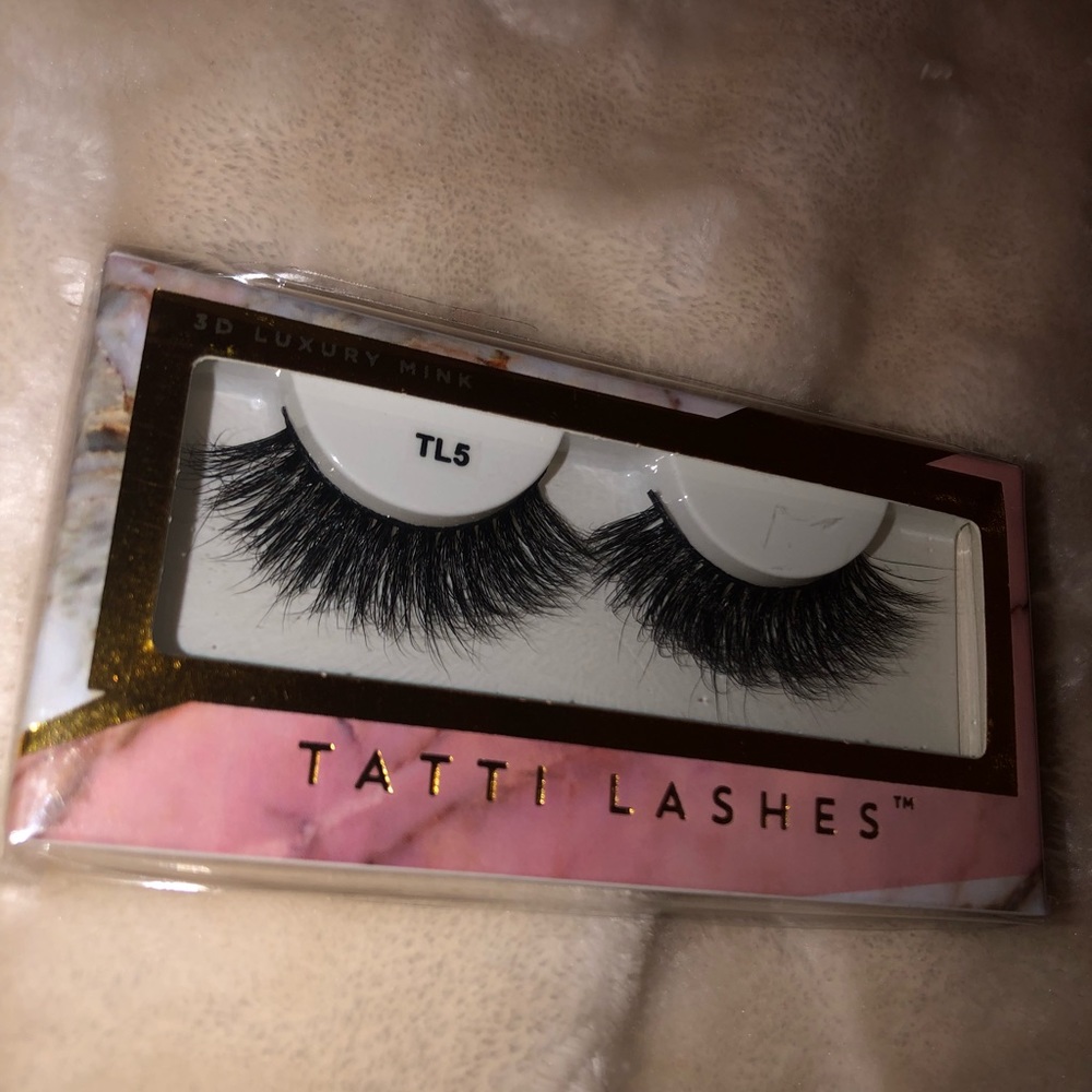 Eyelashes - Picture 3 of 8